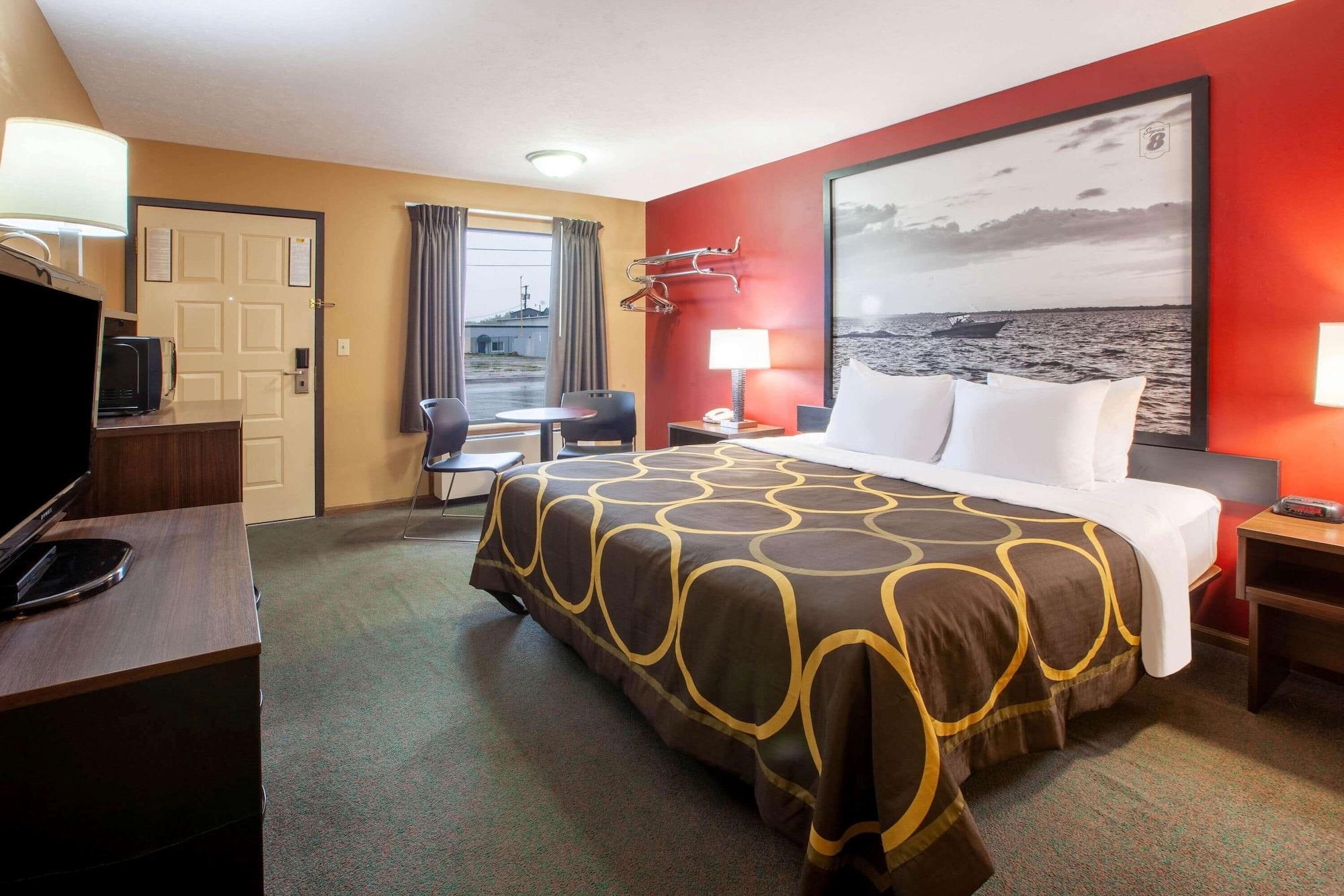 Super 8 By Wyndham Sandusky Exterior photo