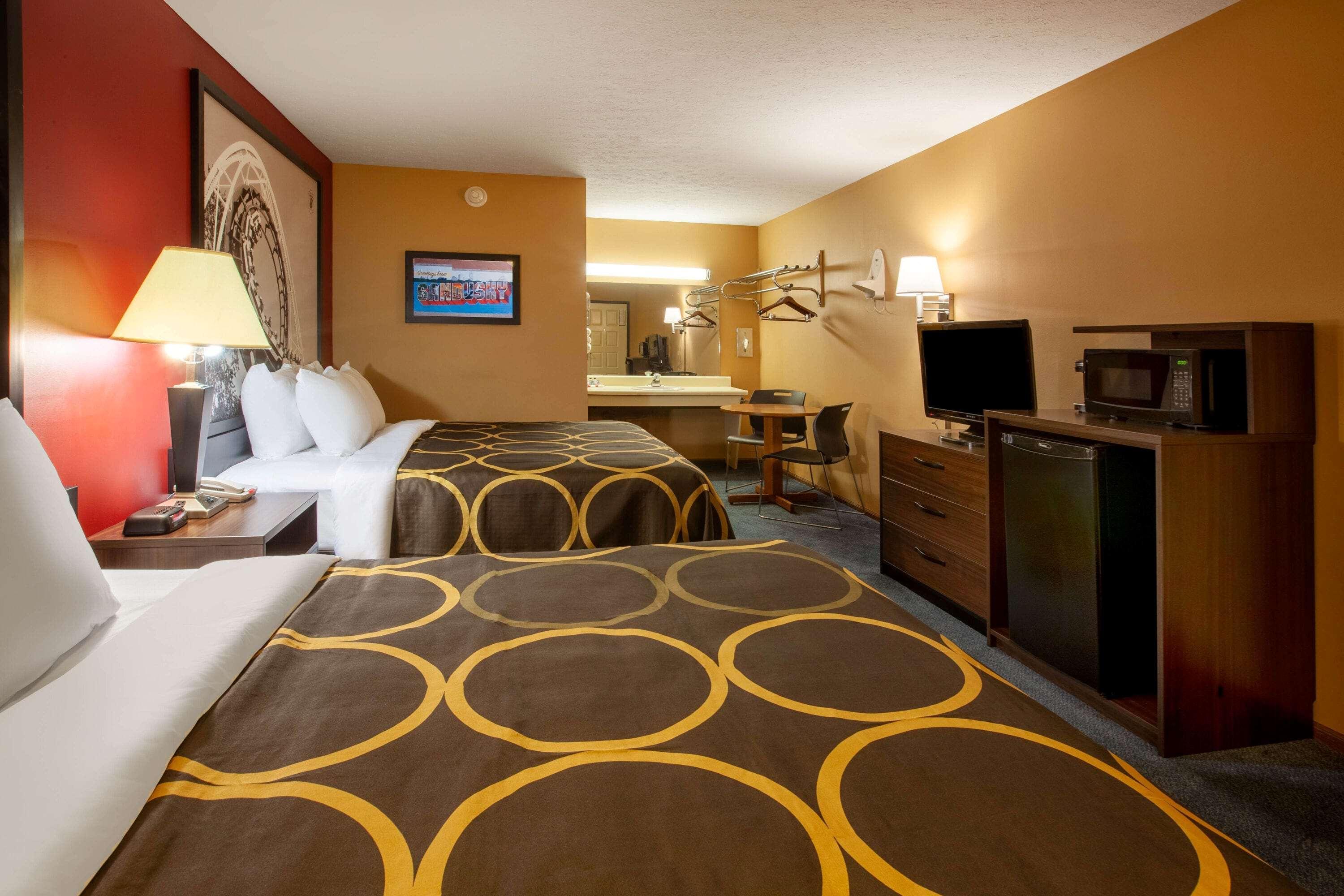 Super 8 By Wyndham Sandusky Exterior photo