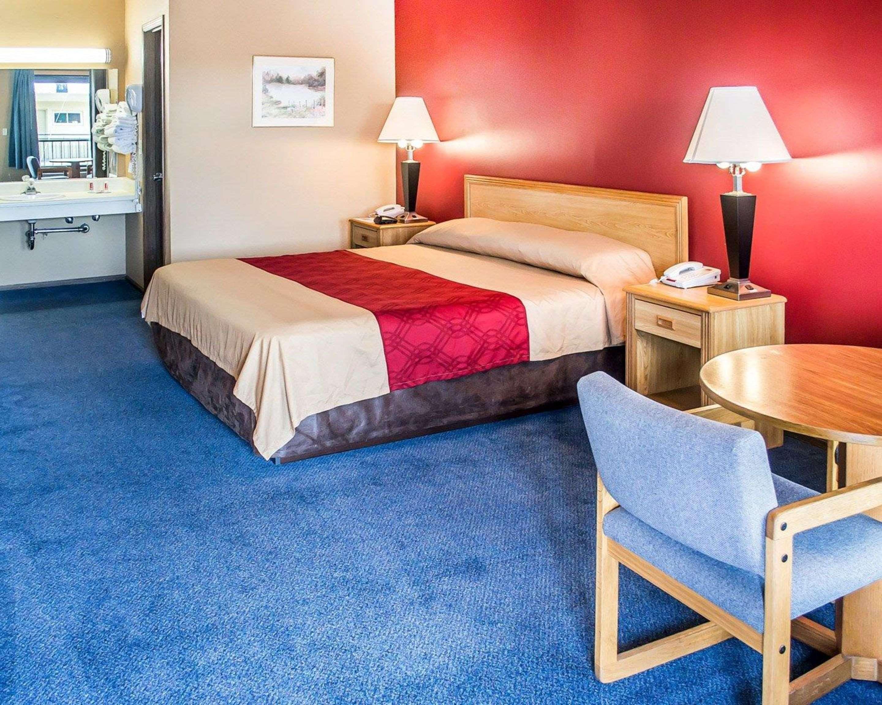 Super 8 By Wyndham Sandusky Exterior photo