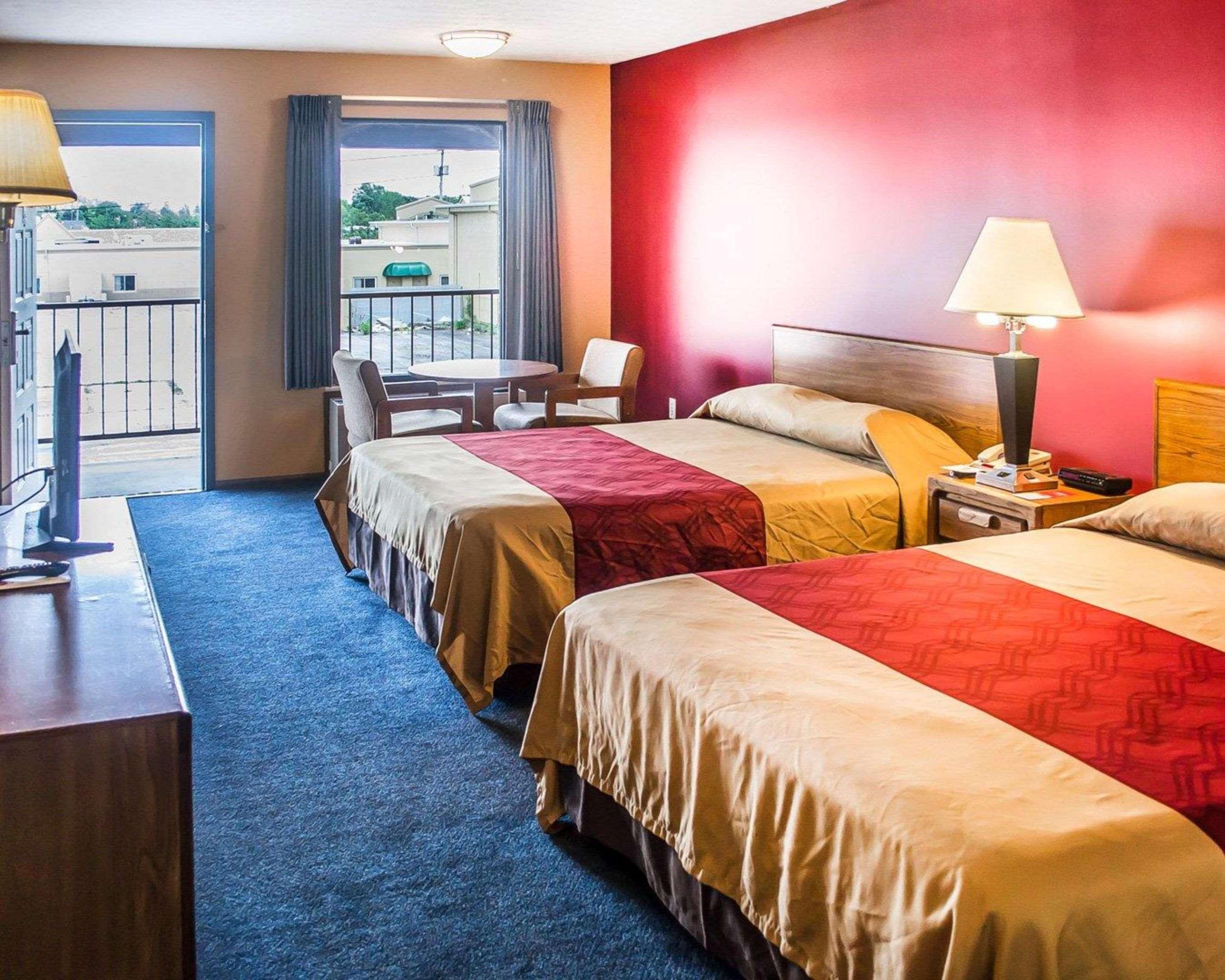 Super 8 By Wyndham Sandusky Exterior photo