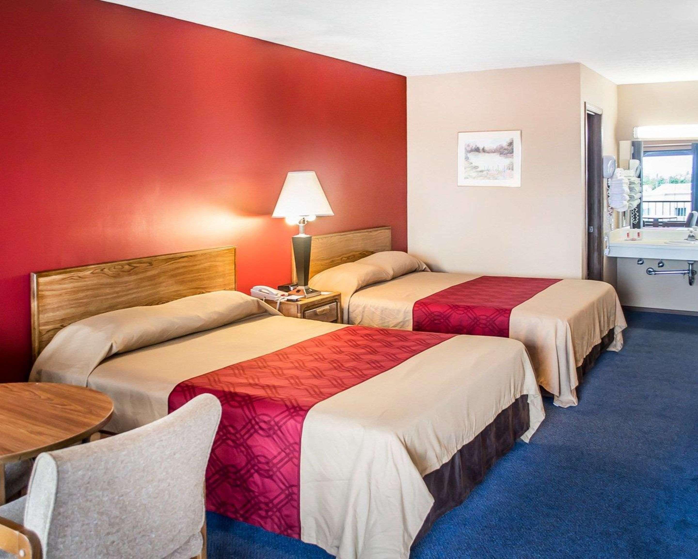 Super 8 By Wyndham Sandusky Exterior photo