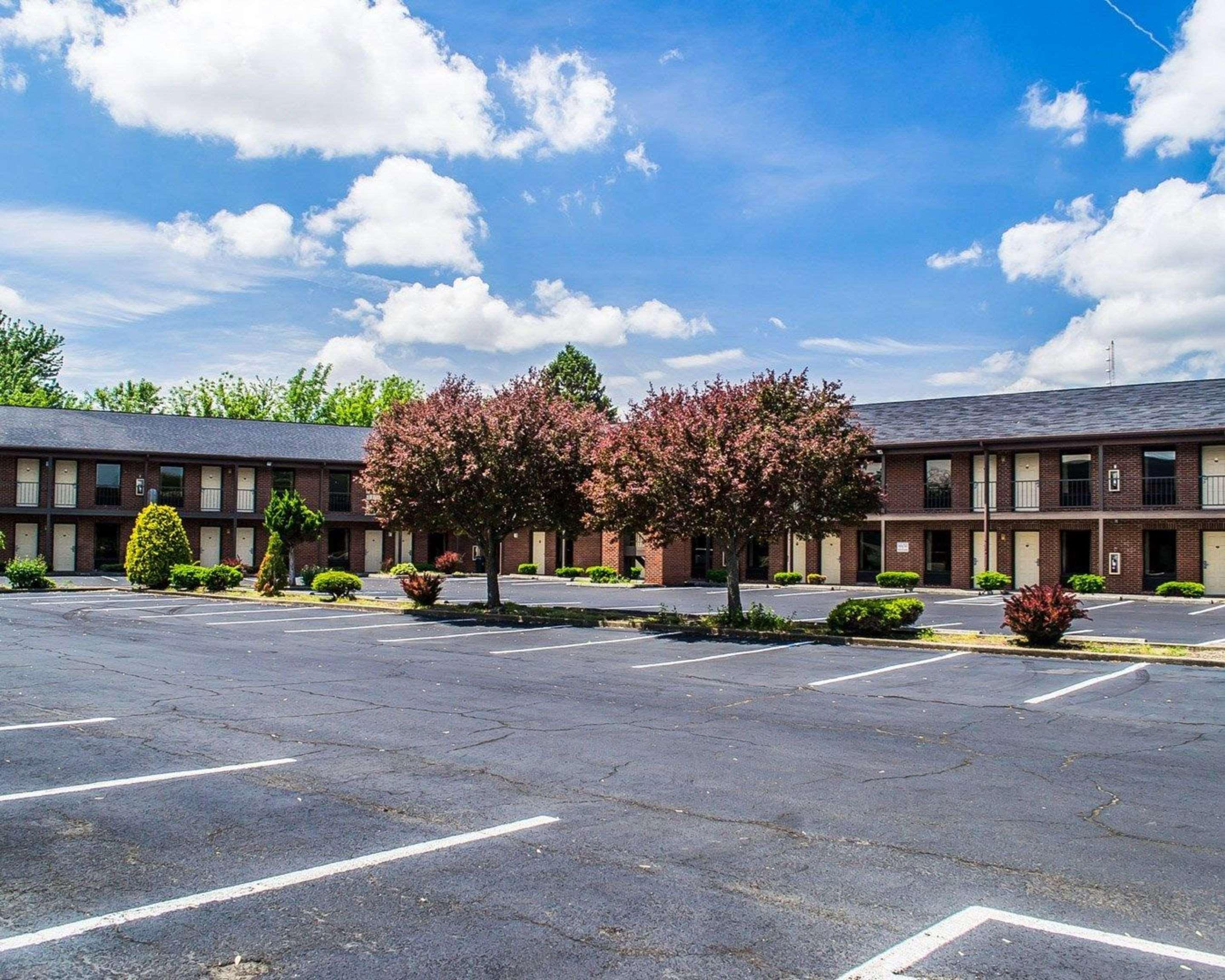 Super 8 By Wyndham Sandusky Exterior photo
