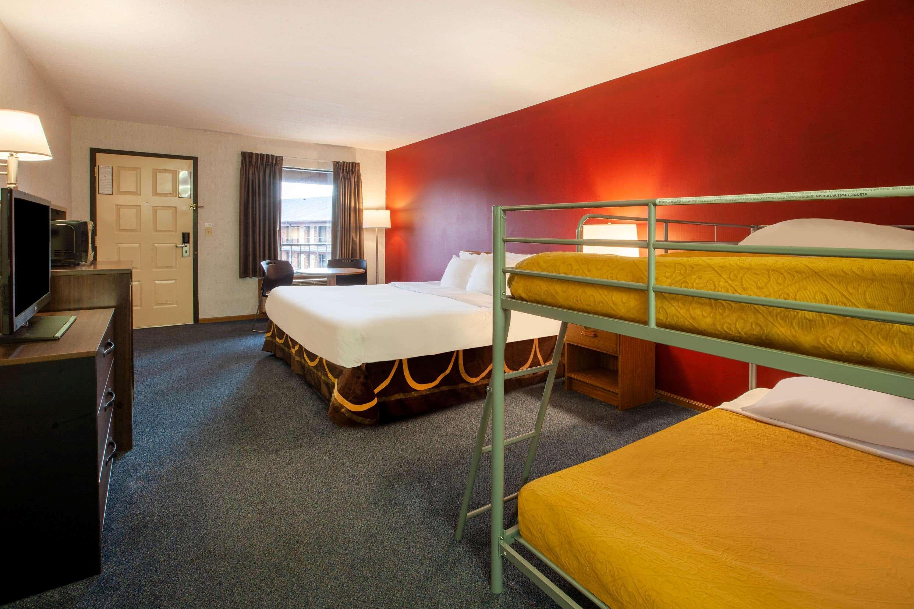 Super 8 By Wyndham Sandusky Exterior photo