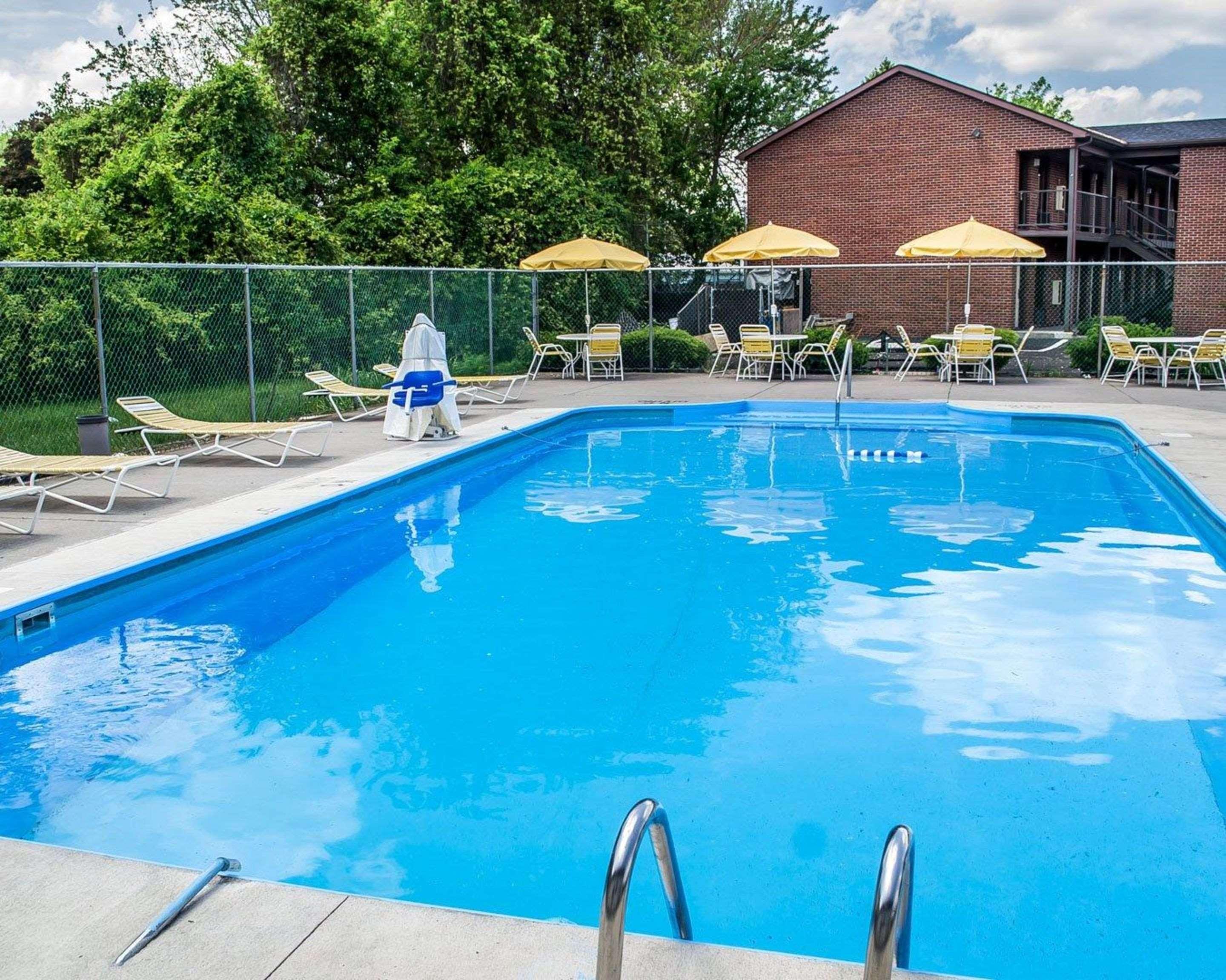 Super 8 By Wyndham Sandusky Exterior photo