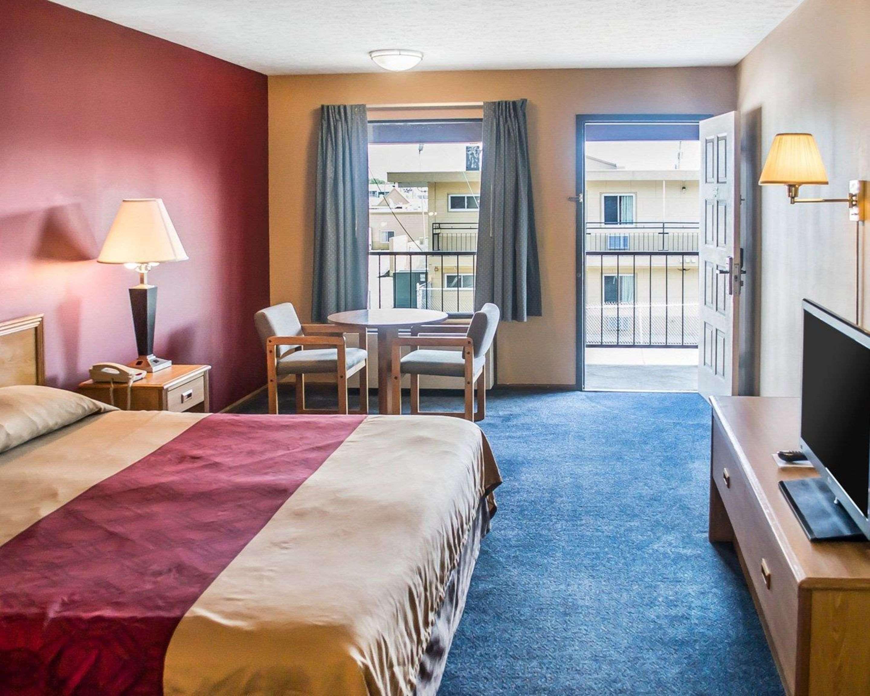 Super 8 By Wyndham Sandusky Exterior photo