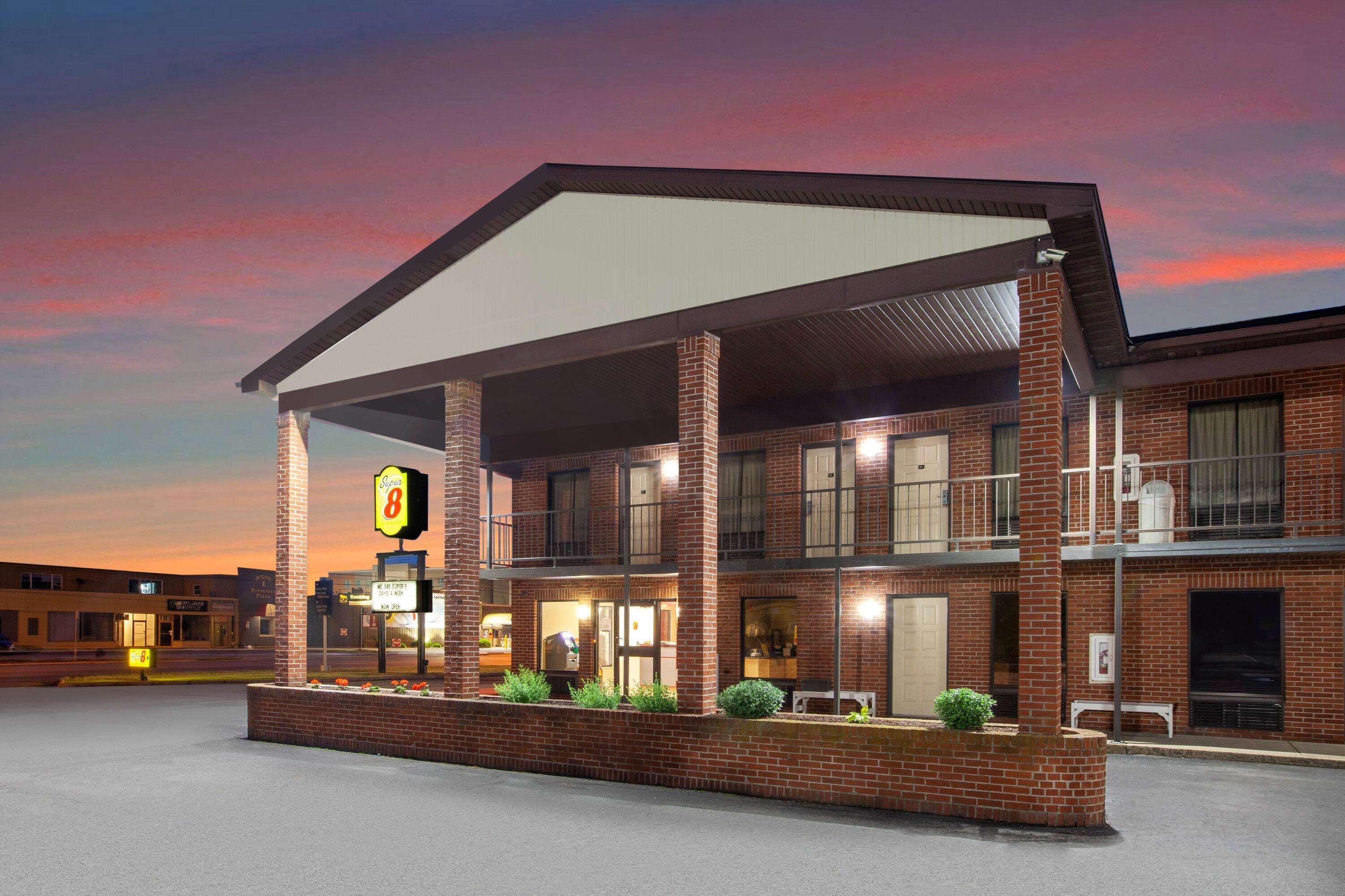 Super 8 By Wyndham Sandusky Exterior photo