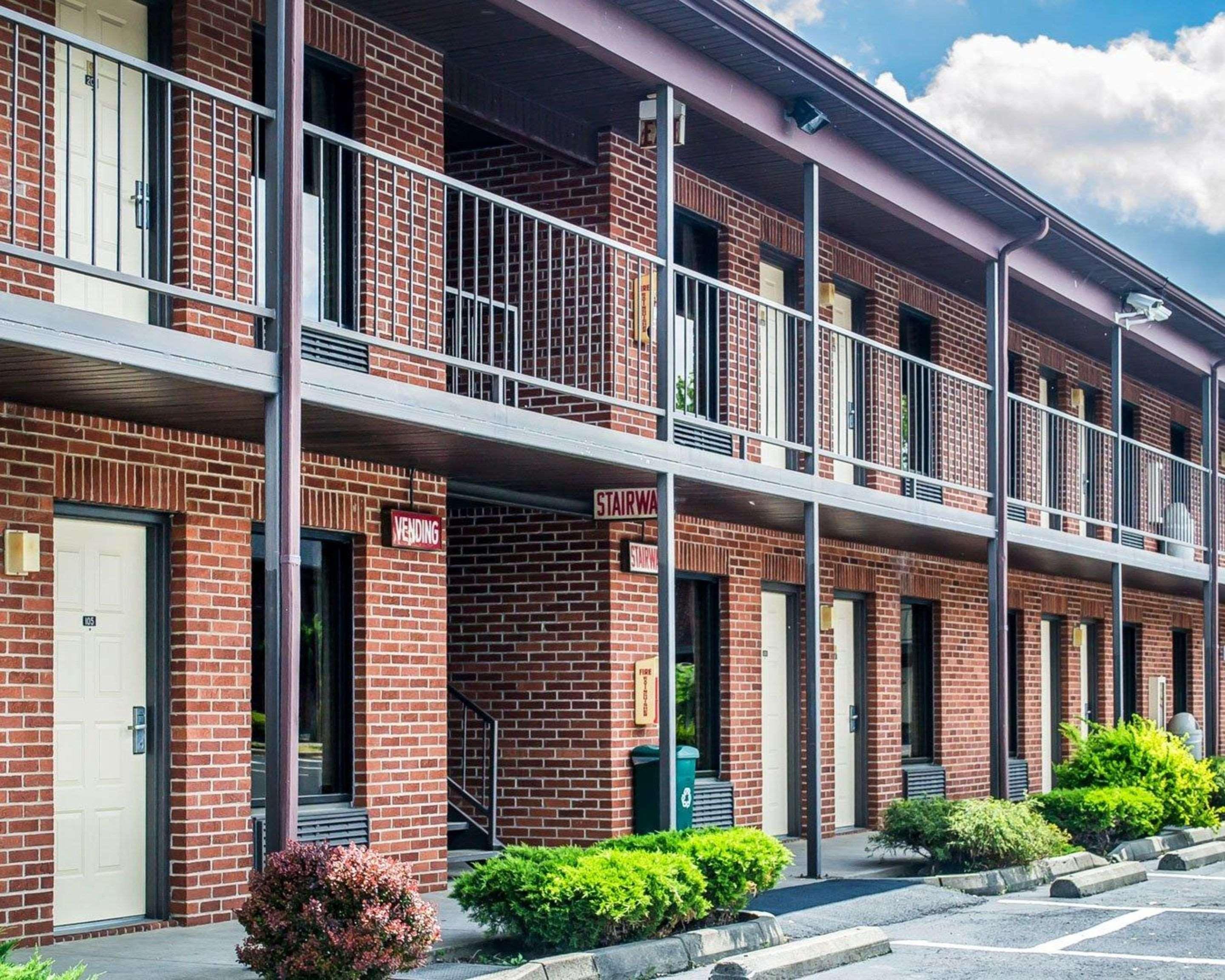 Super 8 By Wyndham Sandusky Exterior photo