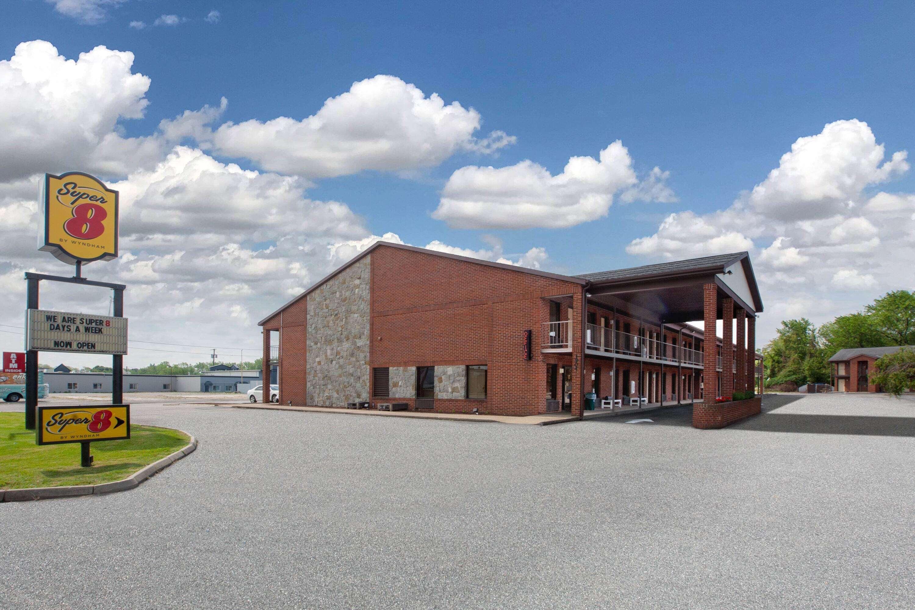 Super 8 By Wyndham Sandusky Exterior photo