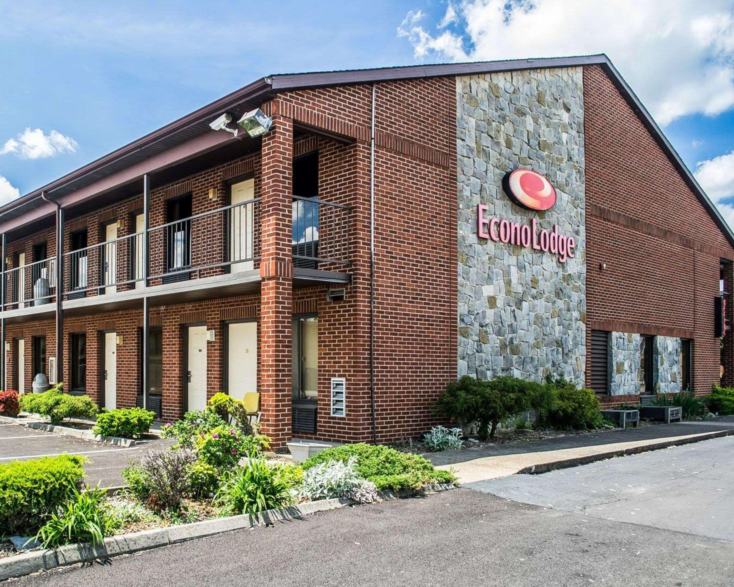 Super 8 By Wyndham Sandusky Exterior photo