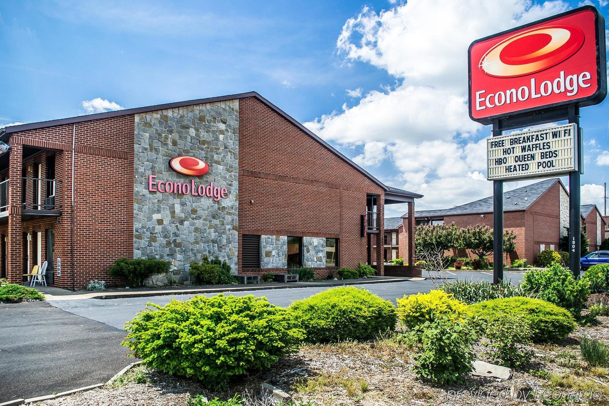 Super 8 By Wyndham Sandusky Exterior photo